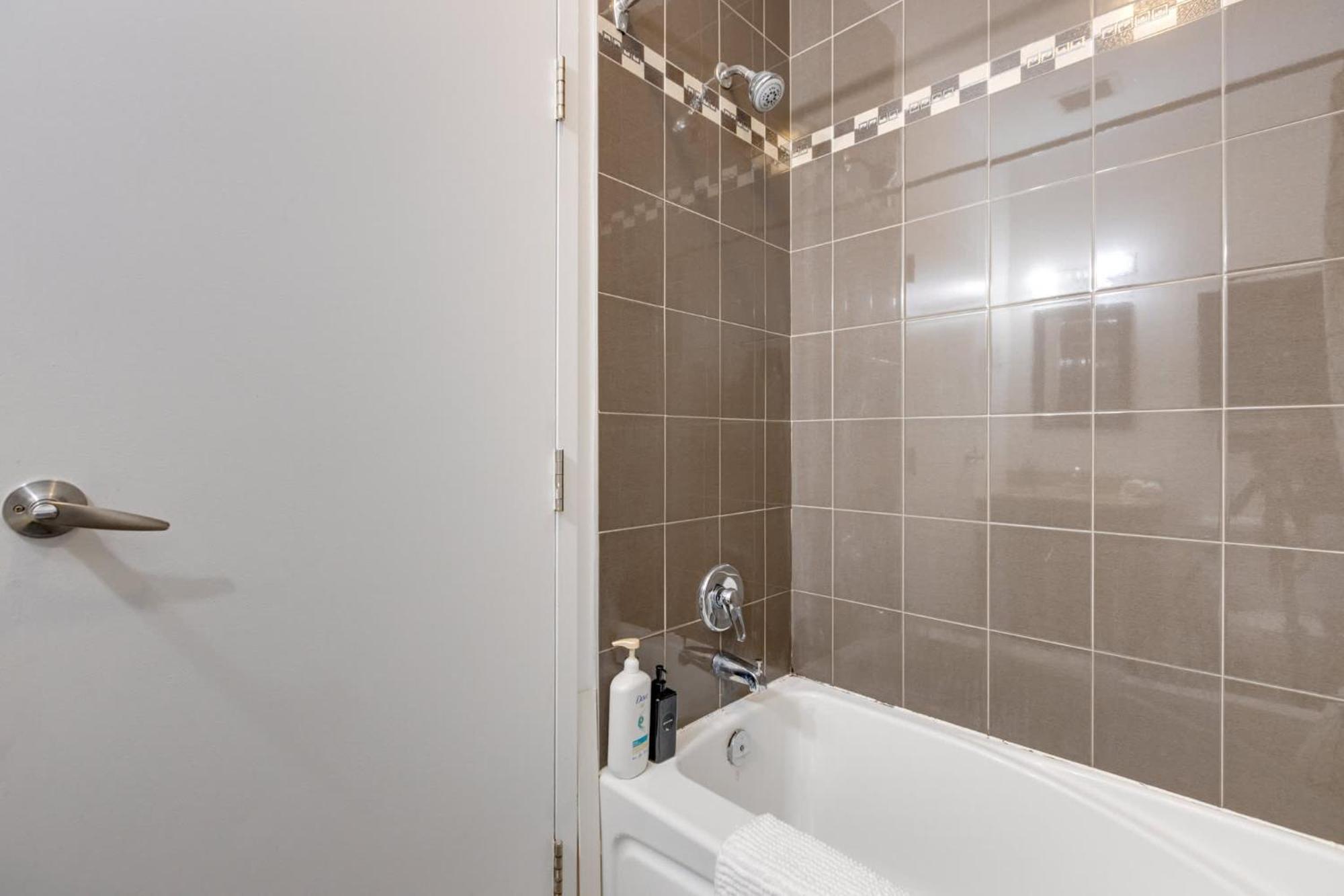 M11 - Stylish & Cozy 2bdr In Plateau *